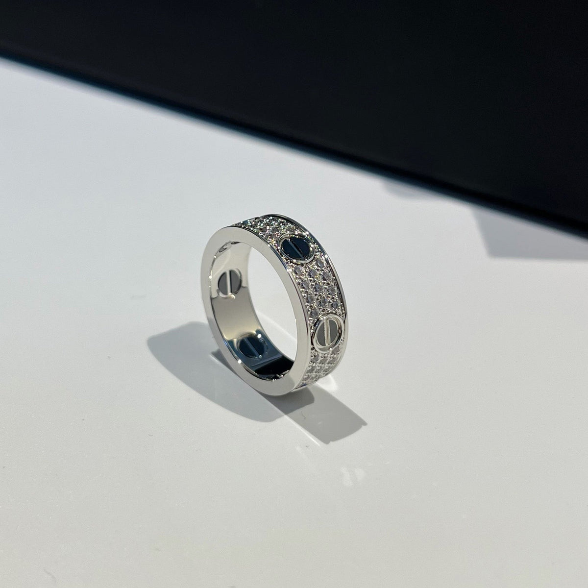 [Cadisa] LOVE RING 5.5MM DIAMONDS PAVED CERAMIC