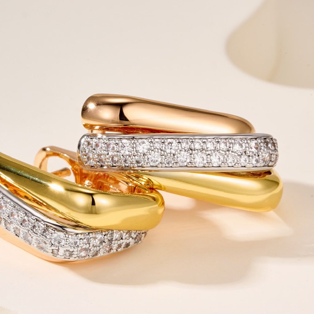 [Cadisa] TRINITY HALF DIAMOND  CUSHION EARRINGS