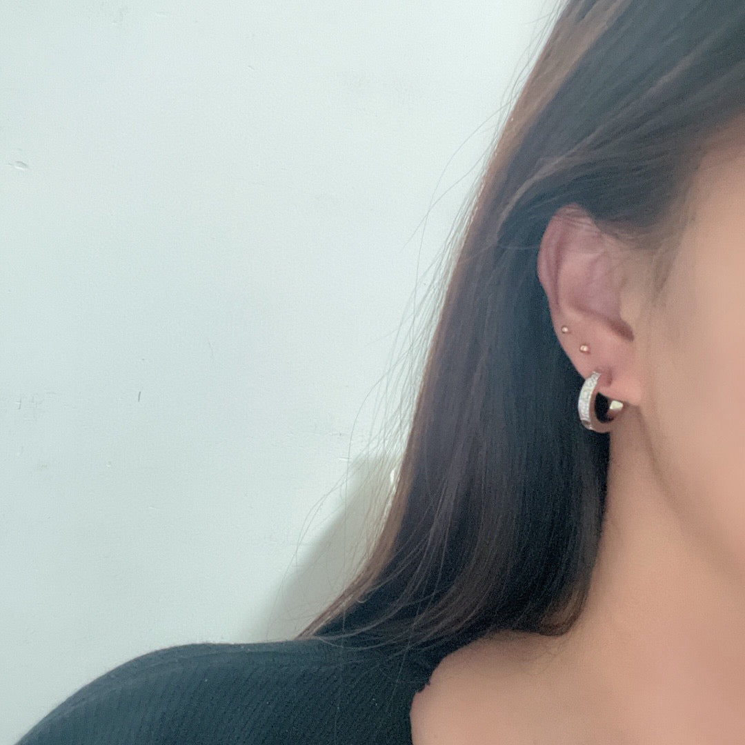 [Cadisa] LOVE 5.5MM DIAMOND PAVED EARRINGS