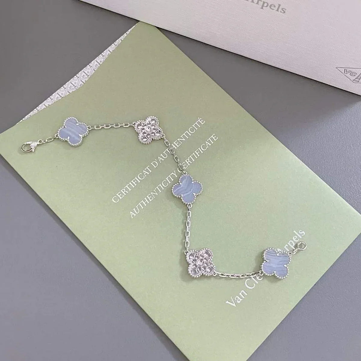 [Cadisa] CLOVER 5 MOTIF PURPLE CHALCEDONY BRACELET COLLECTION