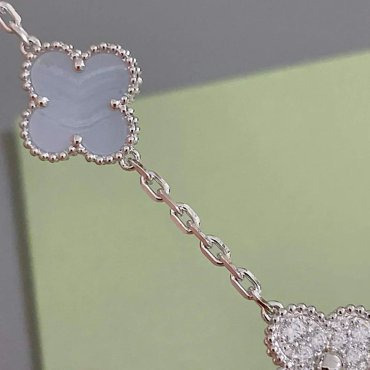 [Cadisa] CLOVER 5 MOTIF PURPLE CHALCEDONY BRACELET COLLECTION