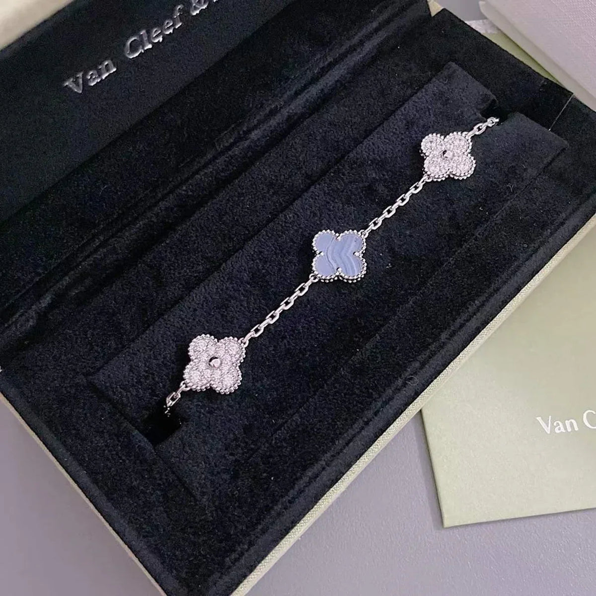[Cadisa] CLOVER 5 MOTIF PURPLE CHALCEDONY BRACELET COLLECTION