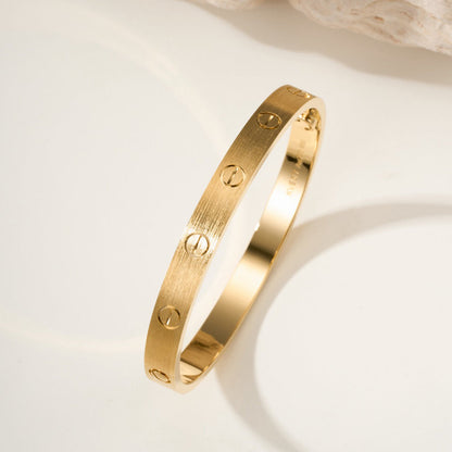 [Cadisa] CLASH & Clover Laser 5-Motif & LOVE Brushed Bracelet Stack Set