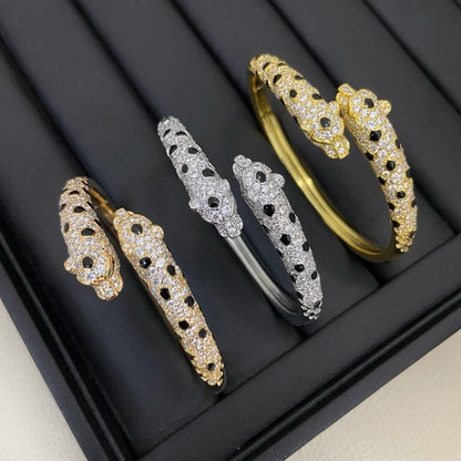 [Cadisa] PANTHERE DOUBLE HEADED HALF DIAMOND OPEN BRACELET