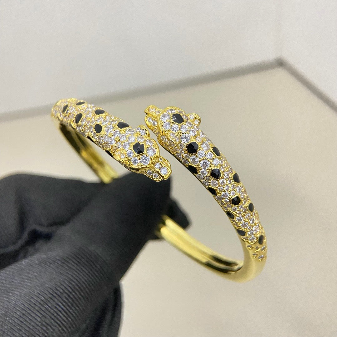 [Cadisa] PANTHERE DOUBLE HEADED HALF DIAMOND OPEN BRACELET
