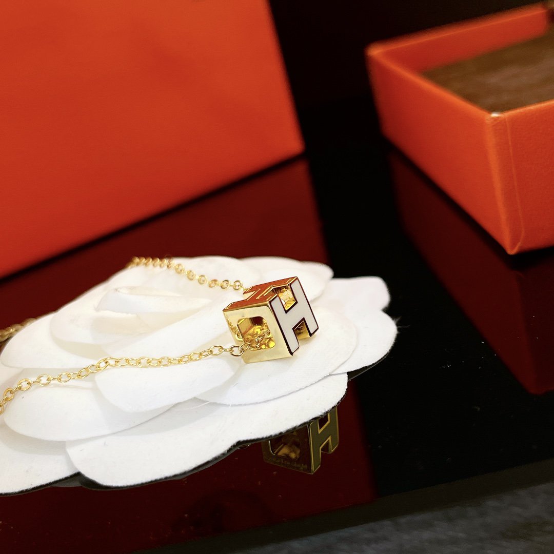 [Cadisa]H WHITE SQUARE GOLD NECKLACE