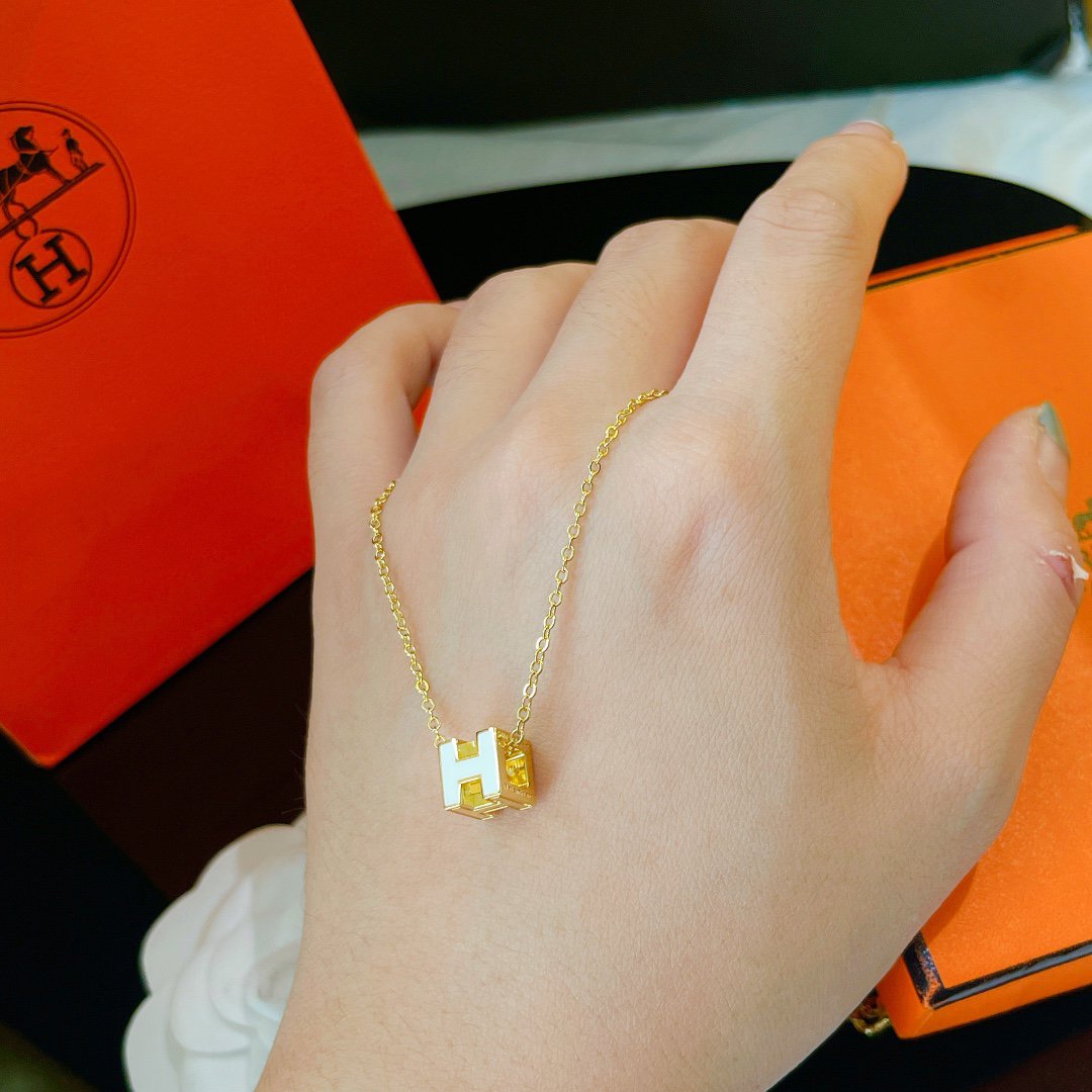 [Cadisa]H WHITE SQUARE GOLD NECKLACE