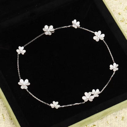 [Cadisa]FRIVOLE SILVER 9 FLOWERS NECKLACE