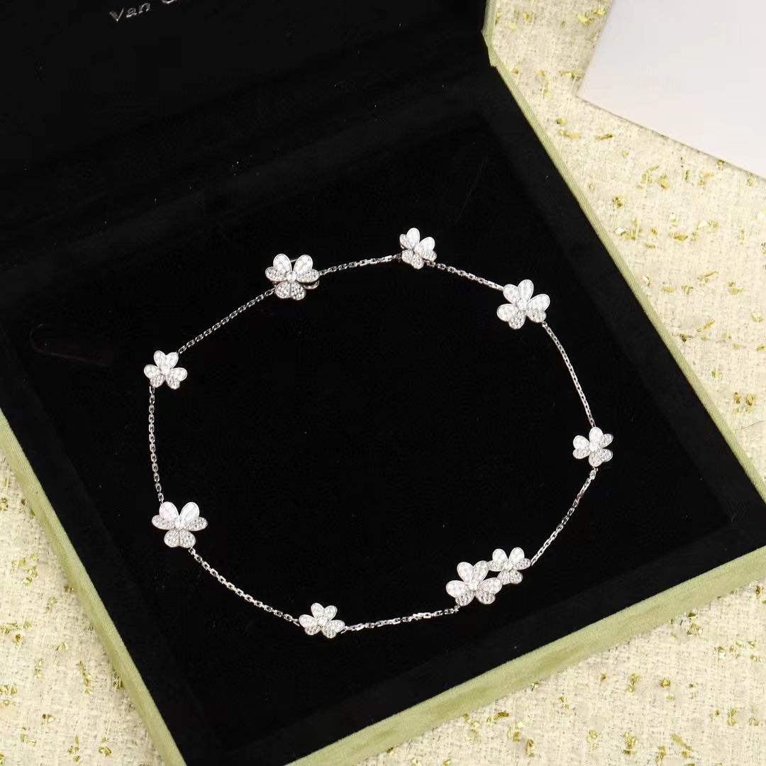 [Cadisa]FRIVOLE SILVER 9 FLOWERS NECKLACE