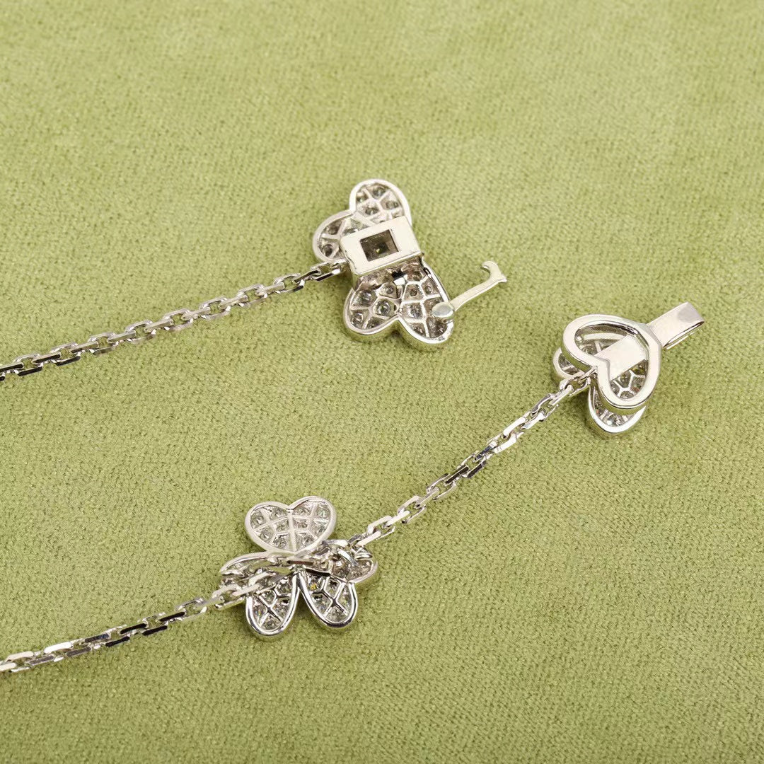 [Cadisa]FRIVOLE SILVER 9 FLOWERS NECKLACE