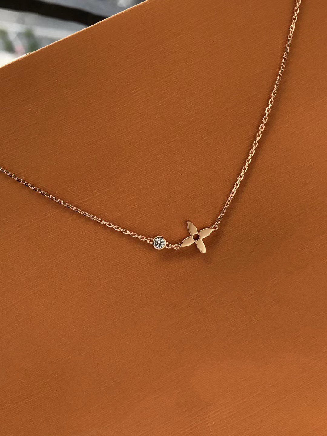 [Cadisa]BLOSSOM PENDANT PINK GOLD AND DIAMOND