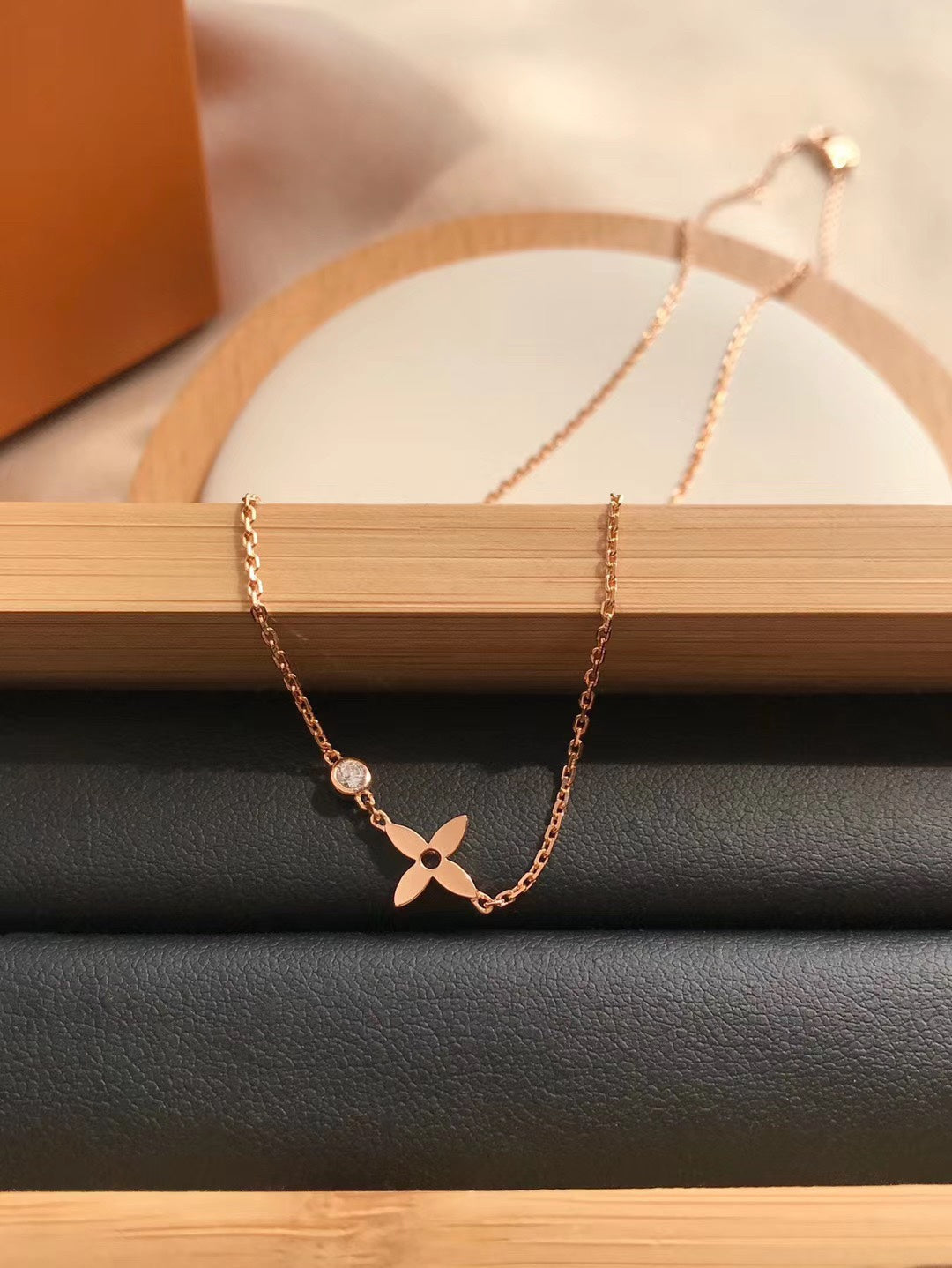 [Cadisa]BLOSSOM PENDANT PINK GOLD AND DIAMOND