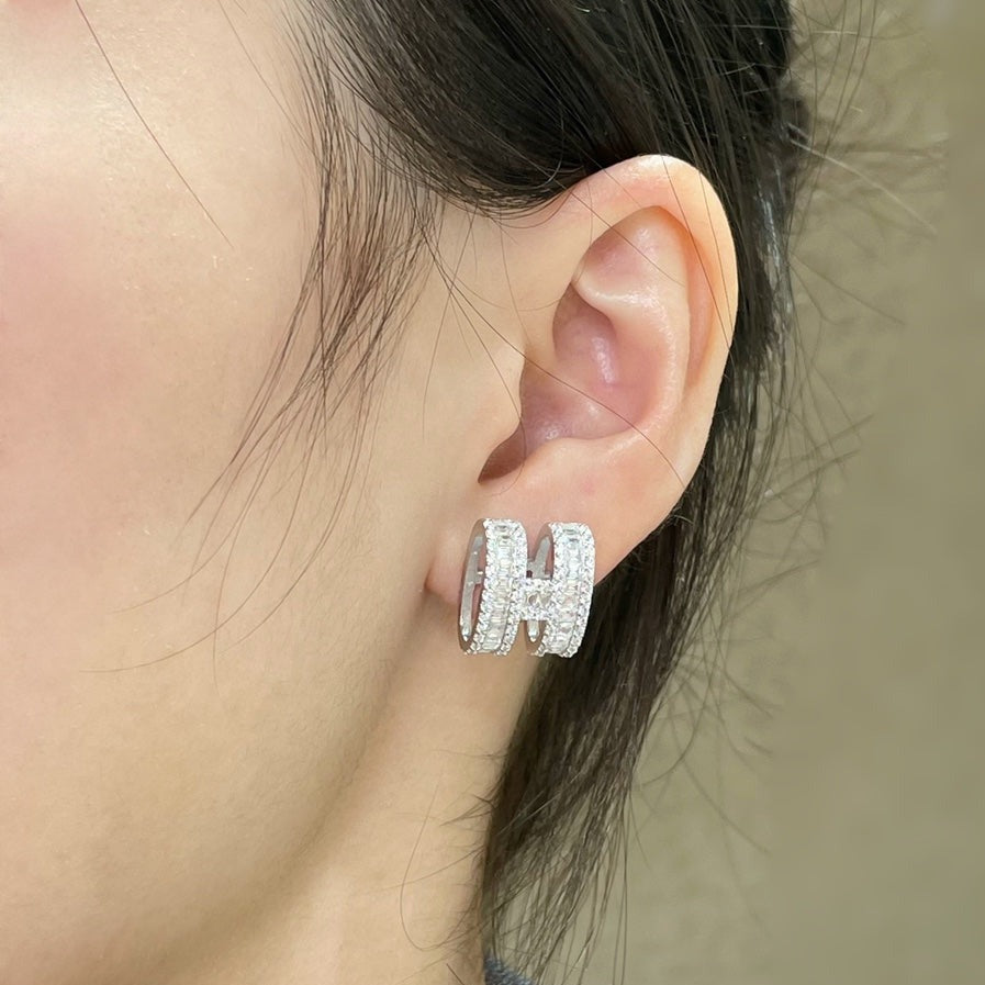 [Cadisa]H STUD EARRINGS WITH SILVER DIAMONDS