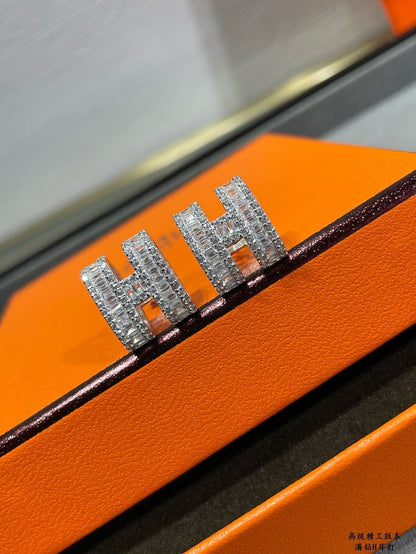 [Cadisa]H STUD EARRINGS WITH SILVER DIAMONDS