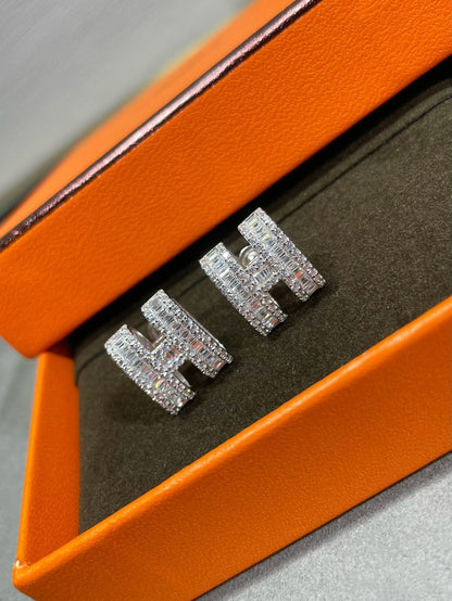 [Cadisa]H STUD EARRINGS WITH SILVER DIAMONDS