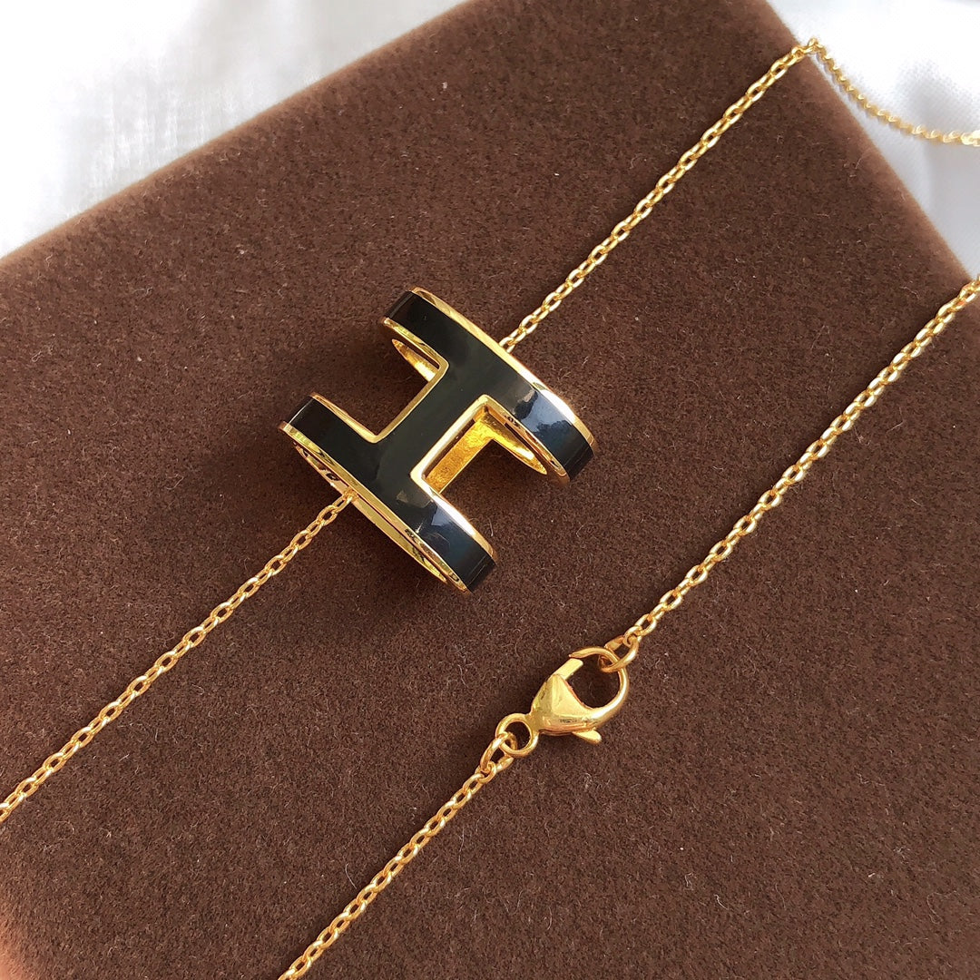 [Cadisa]HM CLIC BLACK ENAMEL GOLD NECKLACE