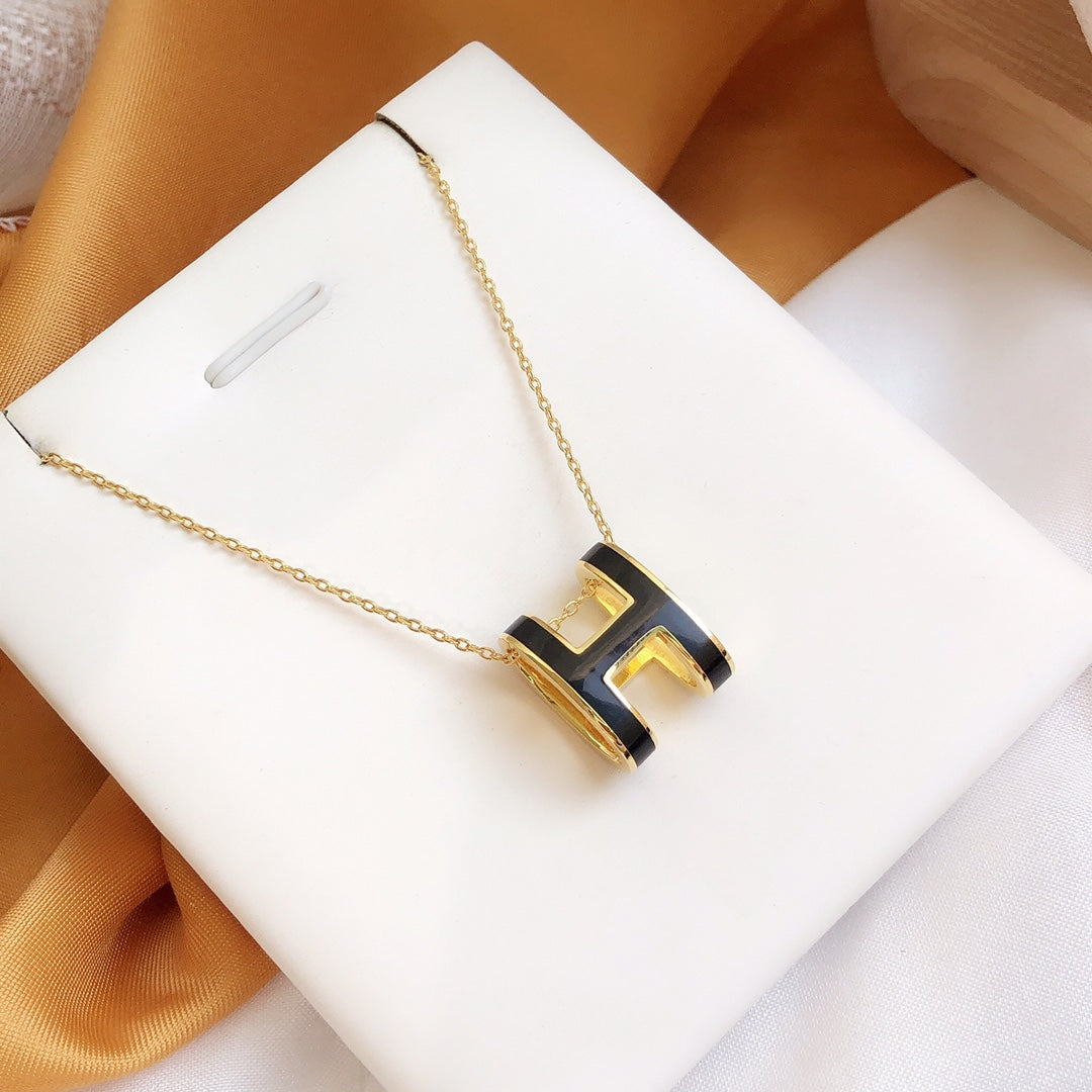 [Cadisa]HM CLIC BLACK ENAMEL GOLD NECKLACE