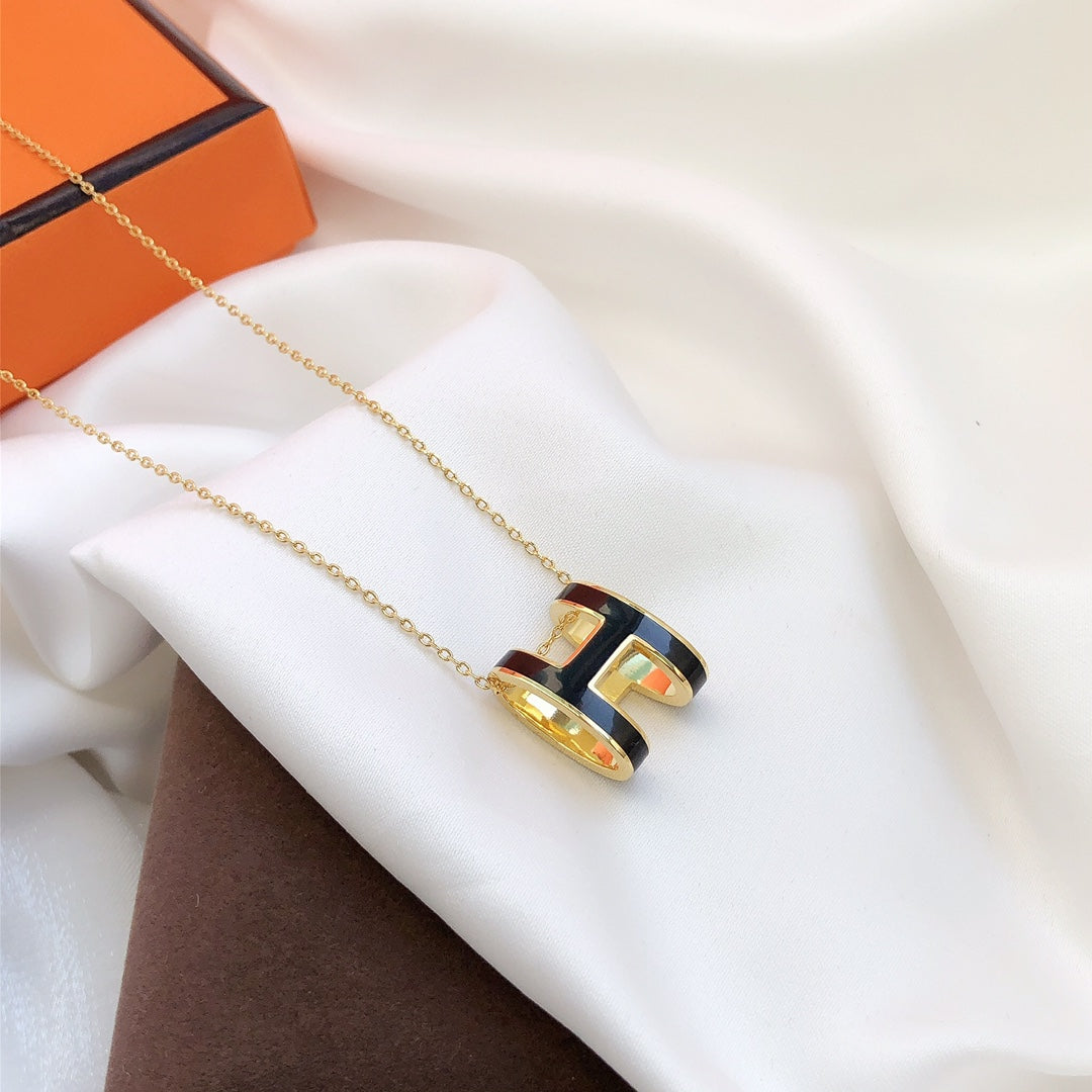 [Cadisa]HM CLIC BLACK ENAMEL GOLD NECKLACE
