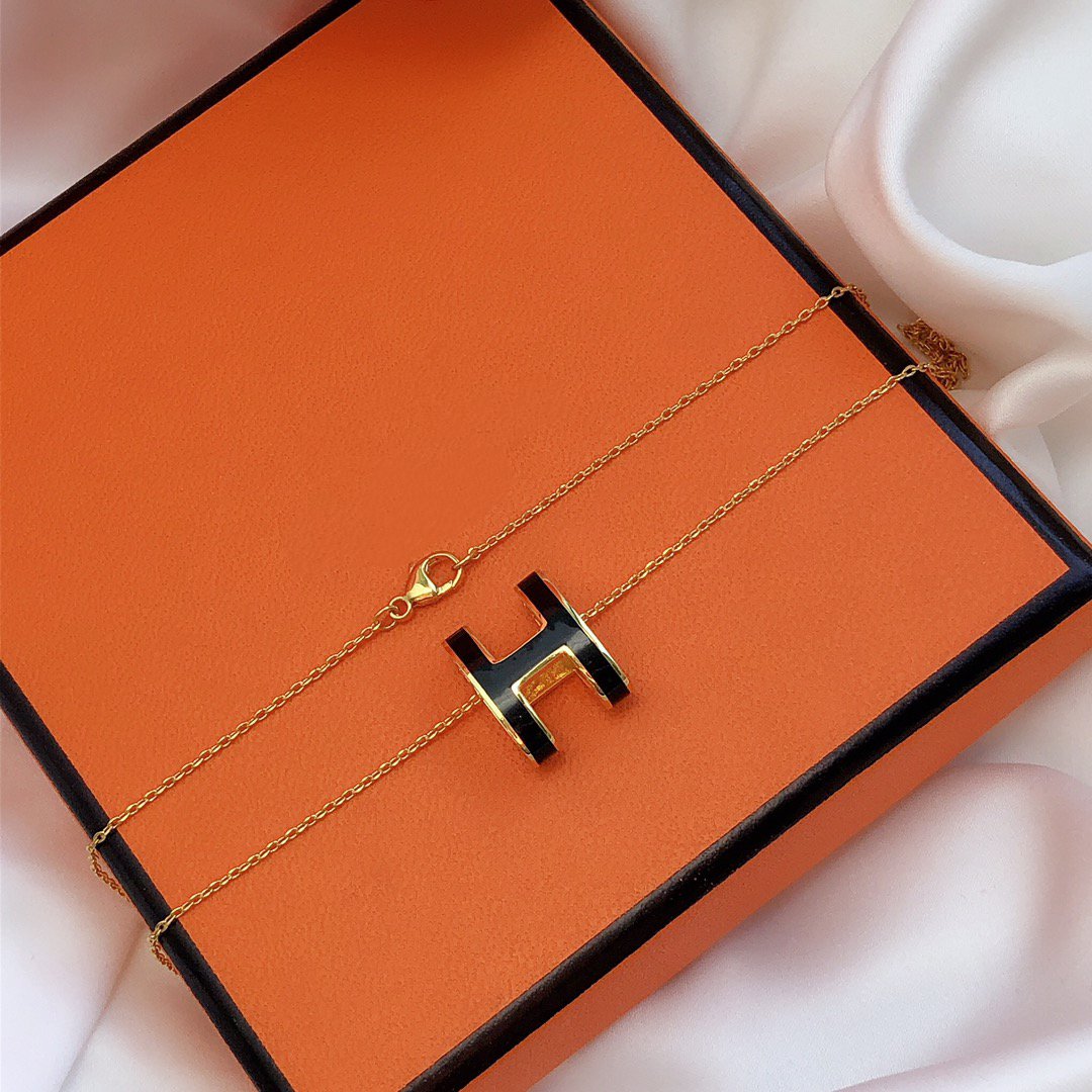 [Cadisa]HM CLIC BLACK ENAMEL GOLD NECKLACE