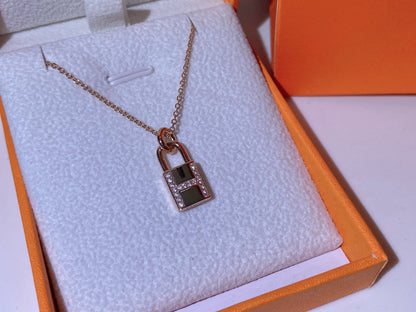 [Cadisa]HM ADVANCED NICHE LOCK HEAD NECKLACE DIAMONDS