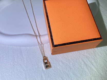 [Cadisa]HM ADVANCED NICHE LOCK HEAD NECKLACE DIAMONDS
