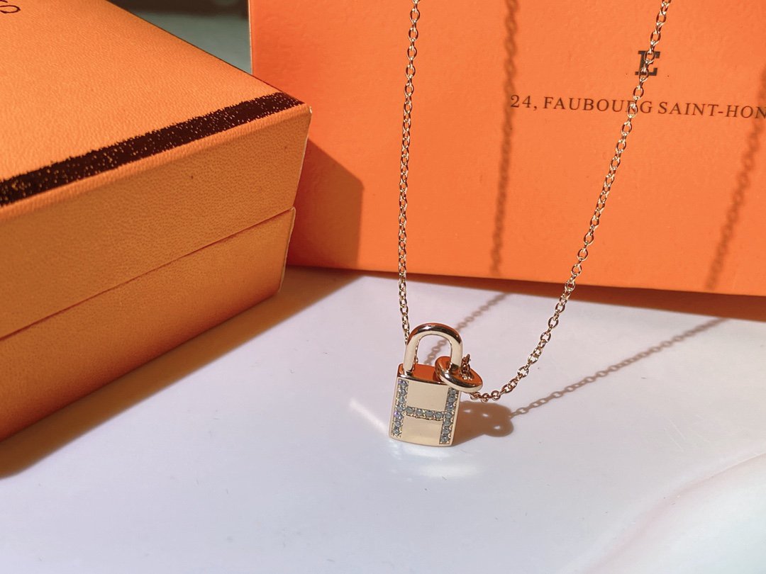 [Cadisa]HM ADVANCED NICHE LOCK HEAD NECKLACE DIAMONDS