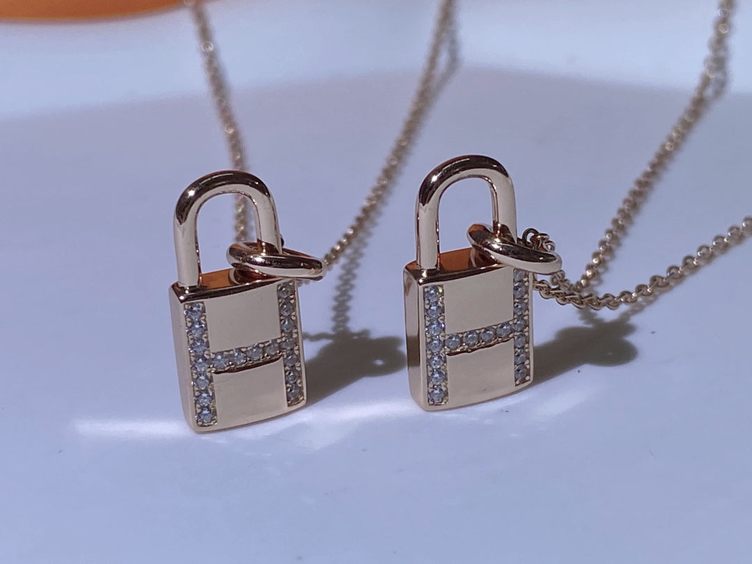 [Cadisa]HM ADVANCED NICHE LOCK HEAD NECKLACE DIAMONDS