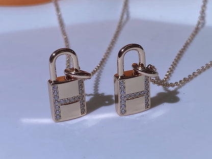 [Cadisa]HM ADVANCED NICHE LOCK HEAD NECKLACE DIAMONDS