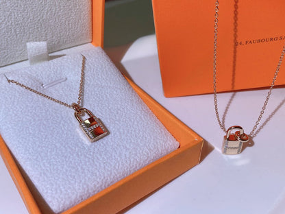 [Cadisa]HM ADVANCED NICHE LOCK HEAD NECKLACE DIAMONDS