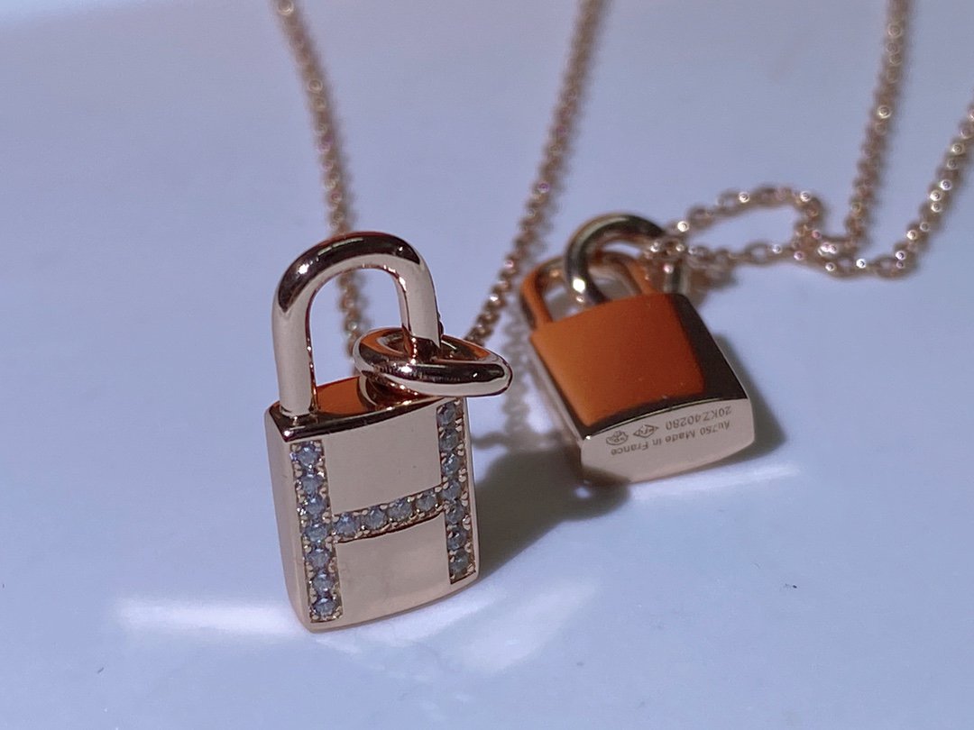 [Cadisa]HM ADVANCED NICHE LOCK HEAD NECKLACE DIAMONDS