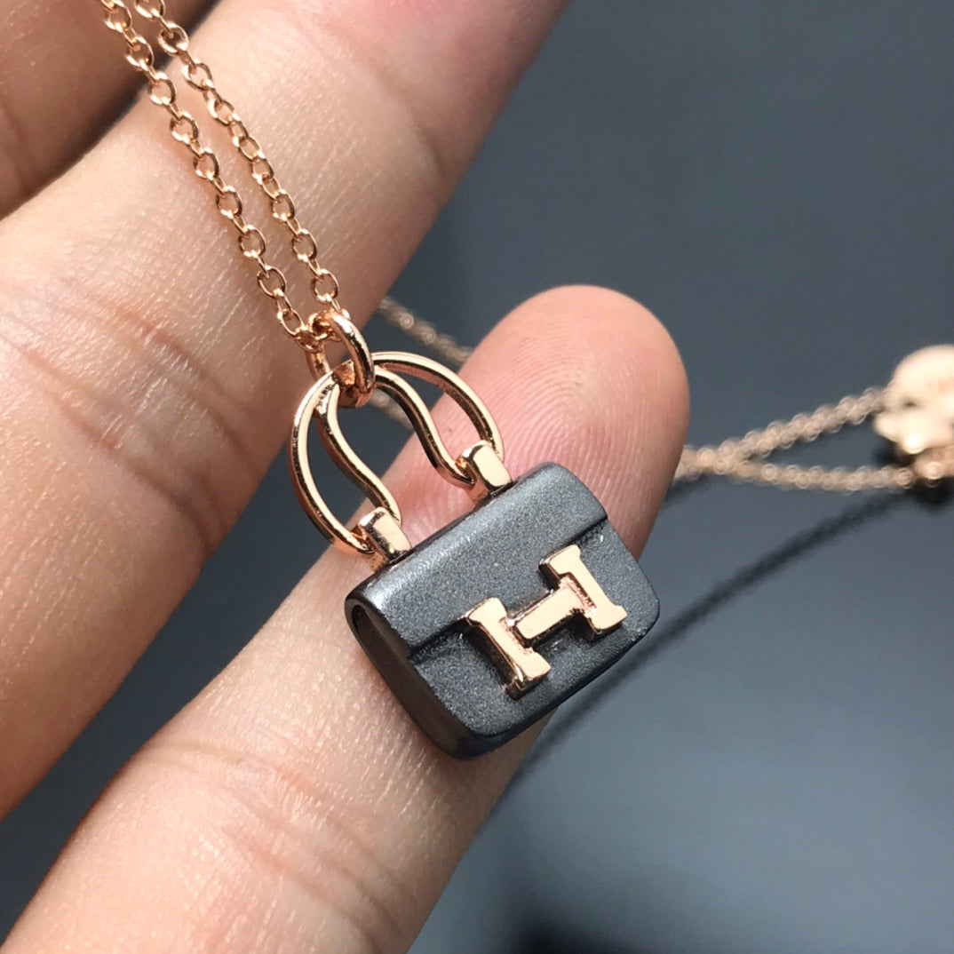 [Cadisa]WOMEN'S HM AMULETTES CONSTANCE PENDANT NECKLACE