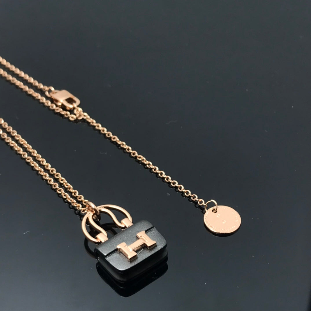 [Cadisa]WOMEN'S HM AMULETTES CONSTANCE PENDANT NECKLACE