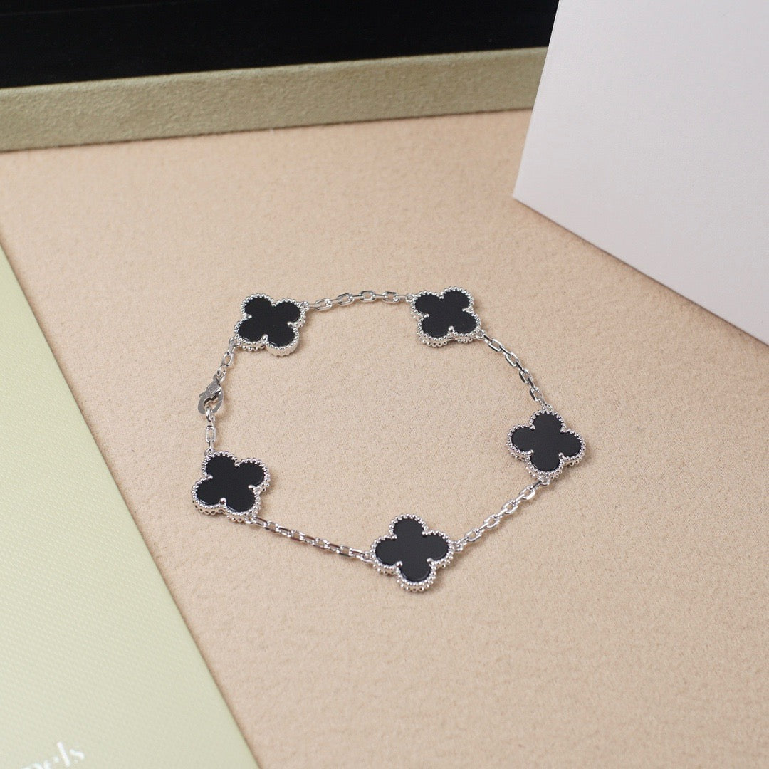 [Cadisa] CLOVER 5 MOTIF ONYXS BRACELET COLLECTION
