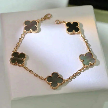 [Cadisa] CLOVER 5 MOTIF GRAY MOP BRACELET COLLECTION