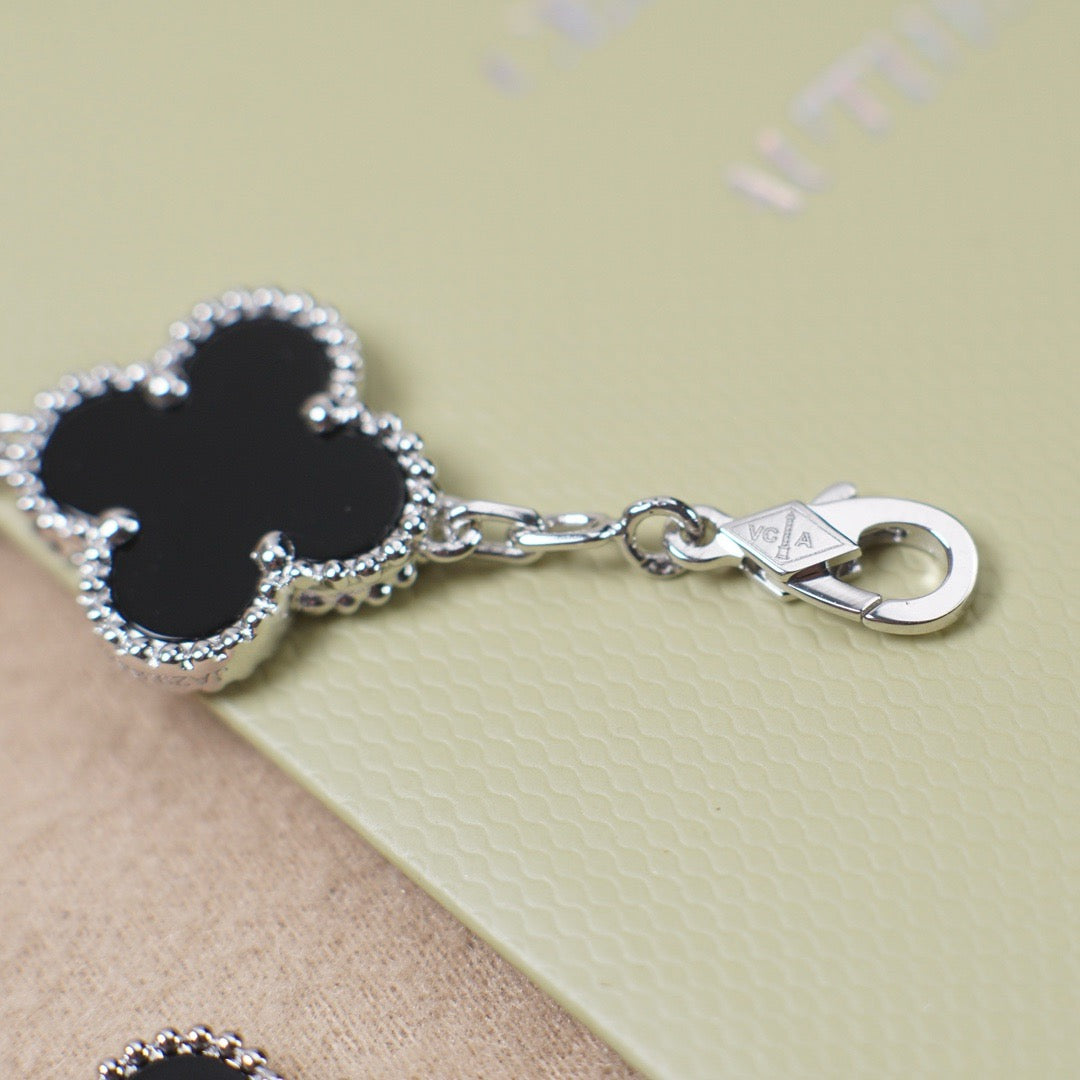 [Cadisa] CLOVER 5 MOTIF ONYXS BRACELET COLLECTION