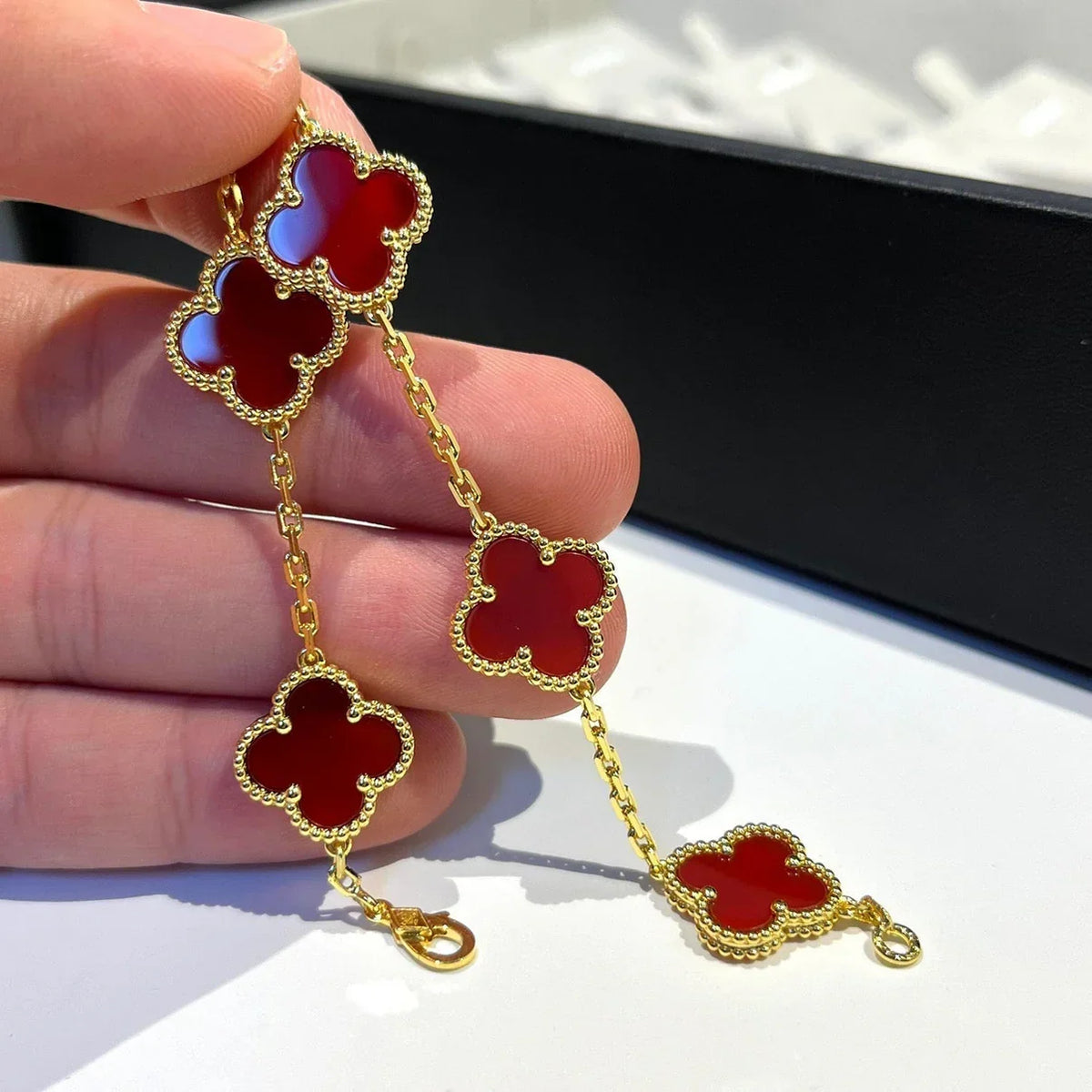 [Cadisa] CLOVER 5 MOTIF RED CORNELIAN BRACELET COLLECTION