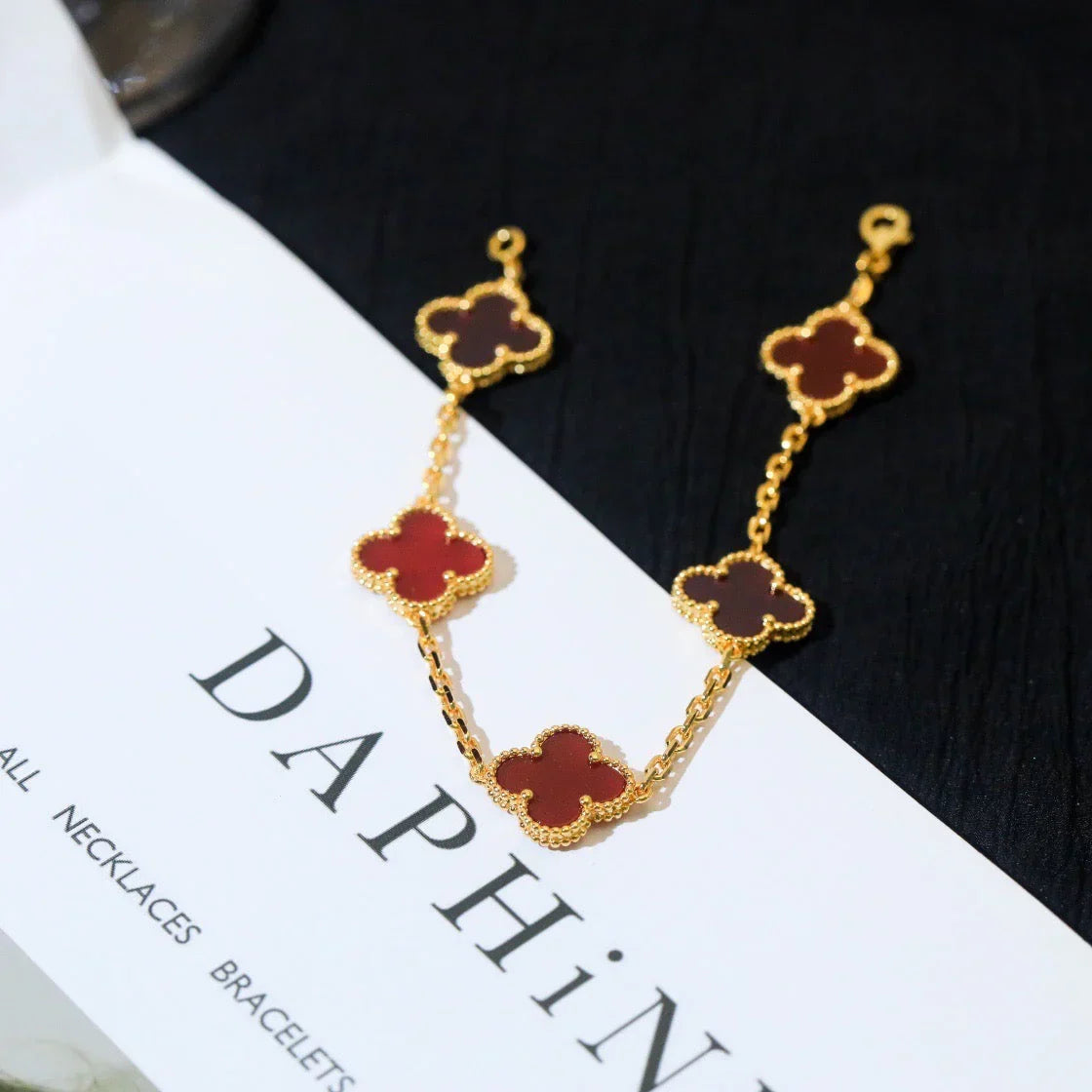 [Cadisa] CLOVER 5 MOTIF RED CORNELIAN BRACELET COLLECTION