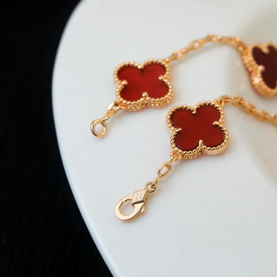 [Cadisa] CLOVER 5 MOTIF RED CORNELIAN BRACELET COLLECTION