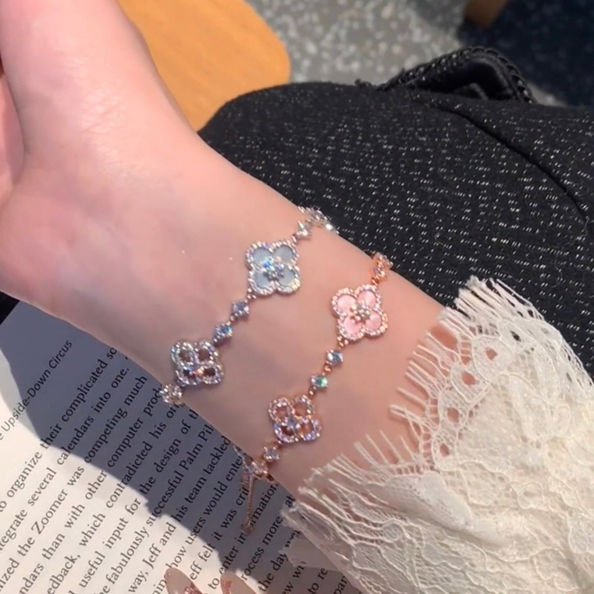 [Cadisa]CLOVER 5 MOTIF PINK BLUE RED WHITE BRACELET