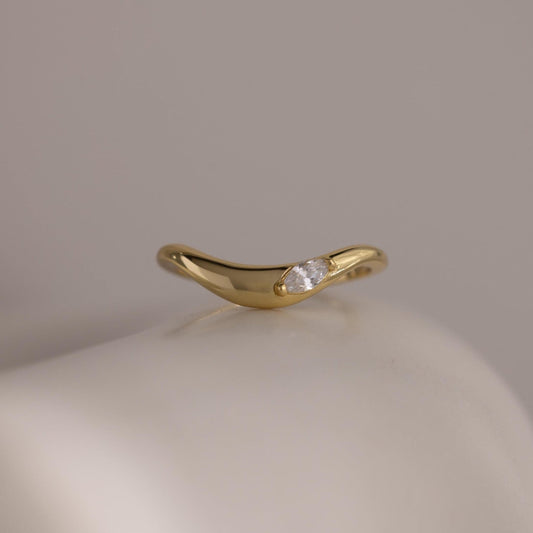 Zen Diamond Curve Ring