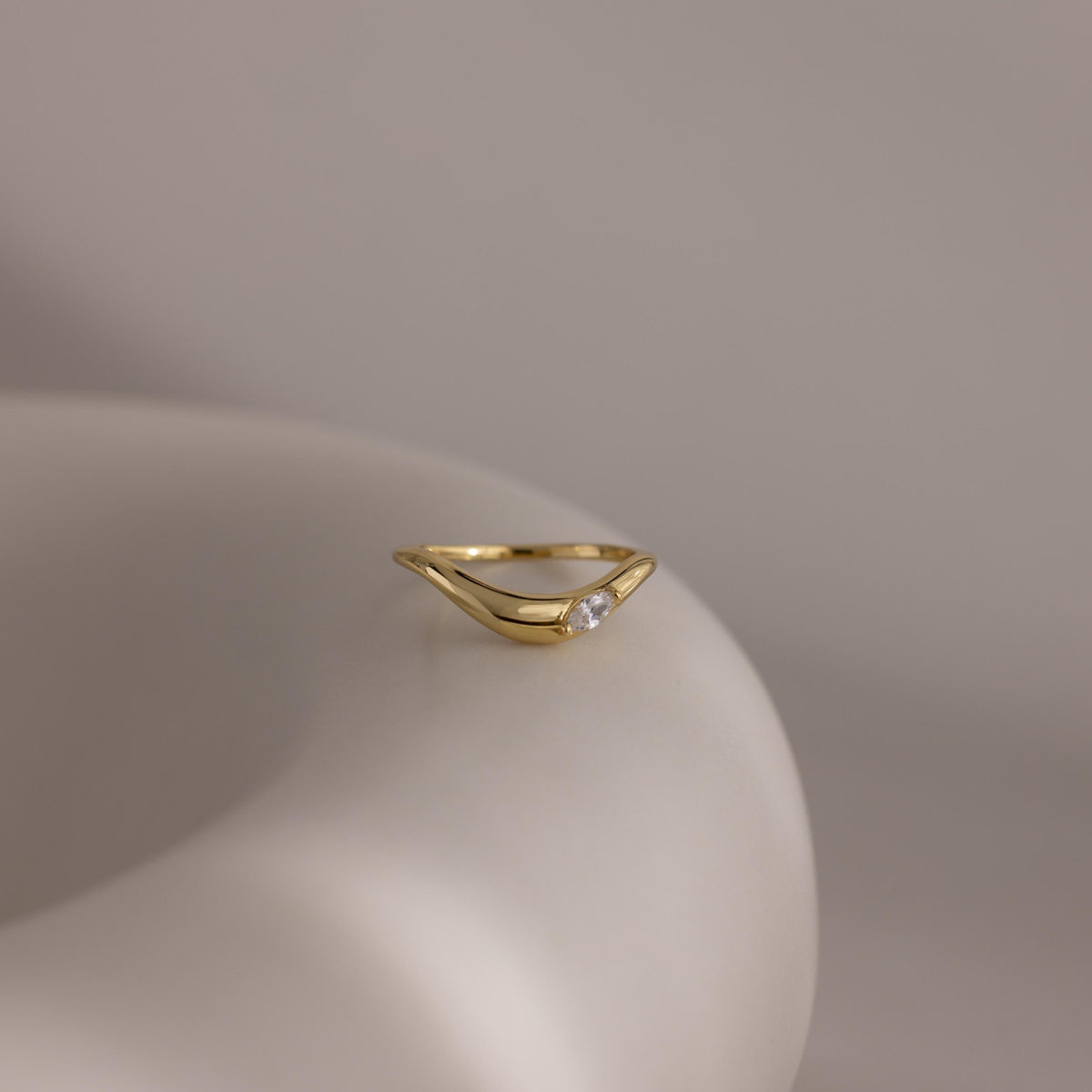 Zen Diamond Curve Ring