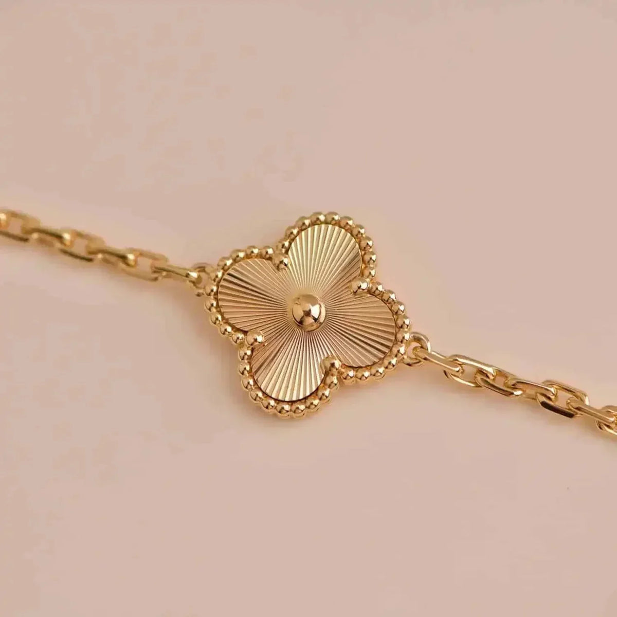 [Cadisa] CLOVER 5 MOTIF LASER BRACELET COLLECTION