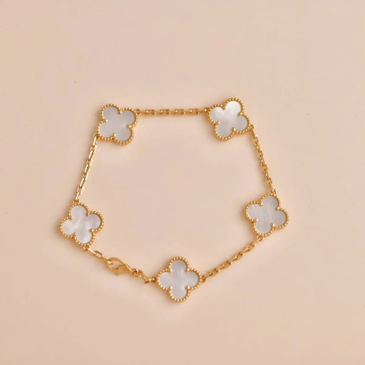 [Cadisa]CLOVER WHITE PEARL MOP 5 MOTIF BRACELET COLLECTION