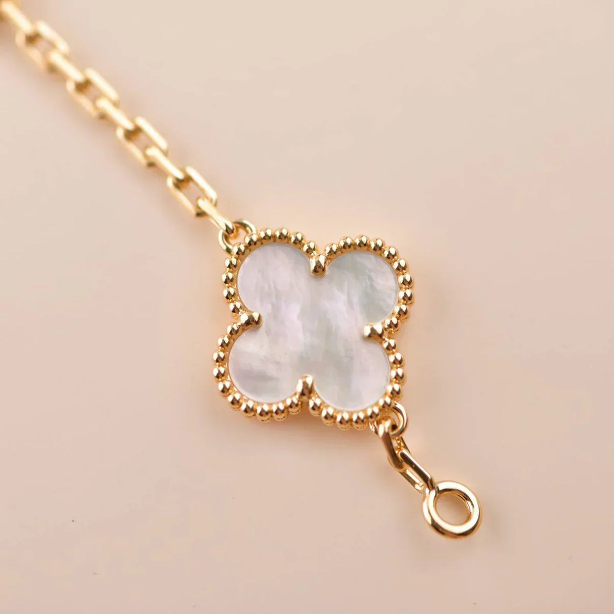 [Cadisa]CLOVER WHITE PEARL MOP 5 MOTIF BRACELET COLLECTION