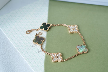 [Cadisa] CLOVER 5 MOTIF GRAY MOP BRACELET COLLECTION