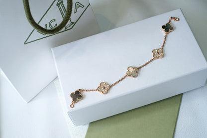 [Cadisa] CLOVER 5 MOTIF GRAY MOP BRACELET COLLECTION