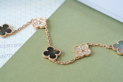 [Cadisa] CLOVER 5 MOTIF GRAY MOP BRACELET COLLECTION