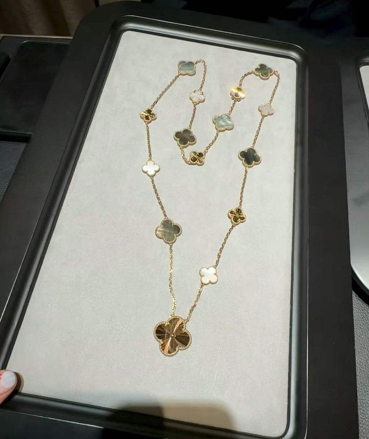 [Cadisa]DETACHABLE CLOVER 15(11+4) FLOWER ROSE GOLD NECKLACE SET
