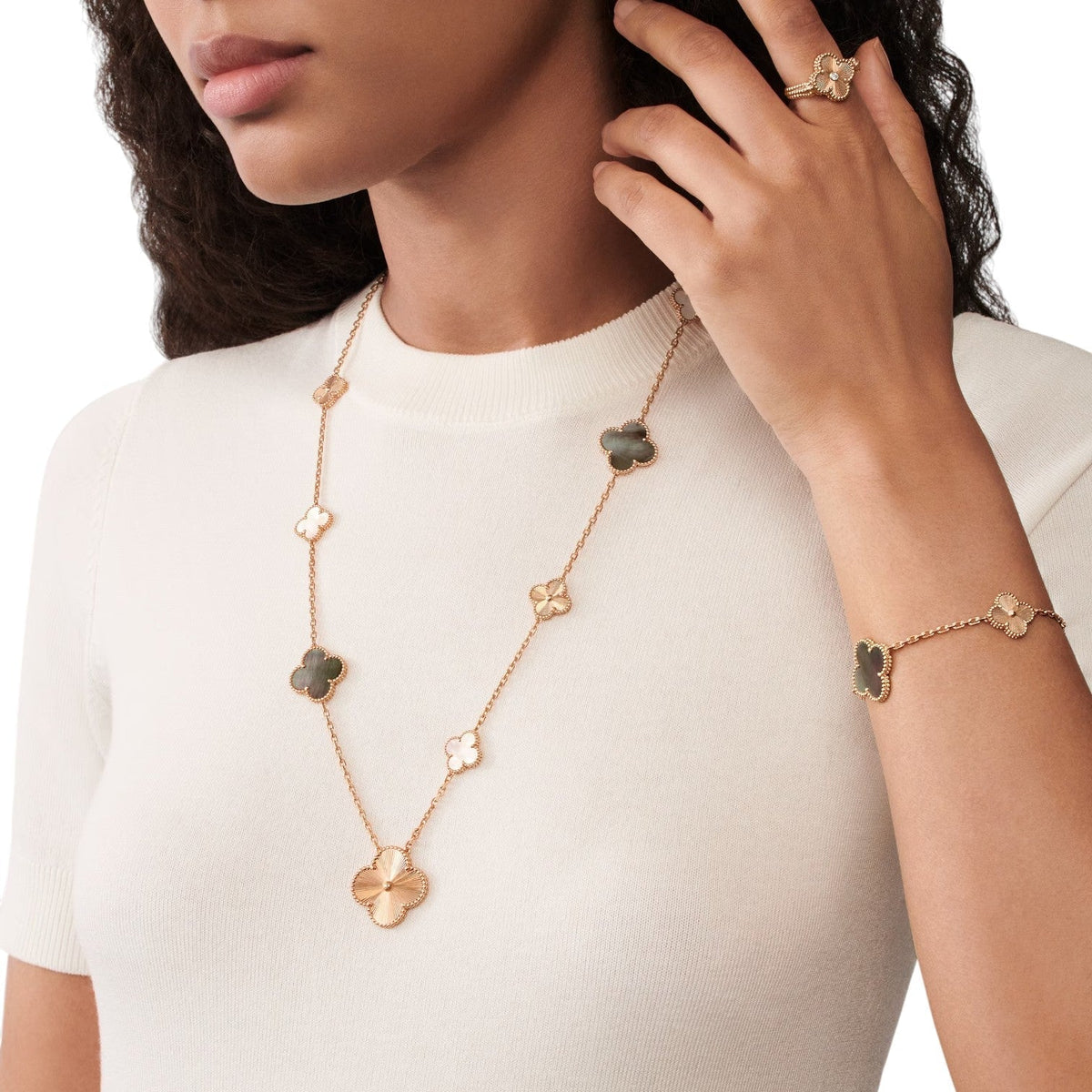 [Cadisa]DETACHABLE CLOVER 15(11+4) FLOWER ROSE GOLD NECKLACE SET