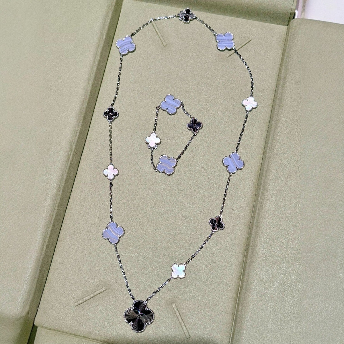 [Cadisa]DETACHABLE CLOVER 15(11+4) FLOWER SILVER NECKLACE SET